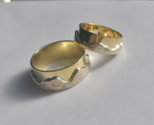 Mokume-gane-trouwringen-18kt-geelgoud.jpg