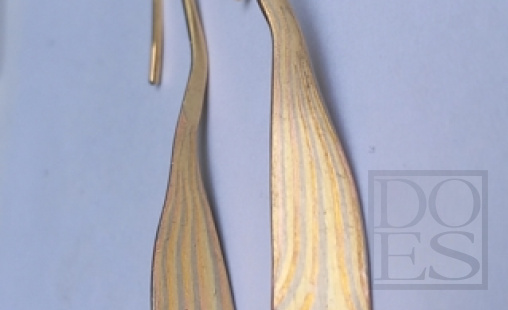 18kt.gouden oorbellen met mokume-gane