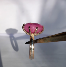 Rose-gouden-ring-met robijn.jpg